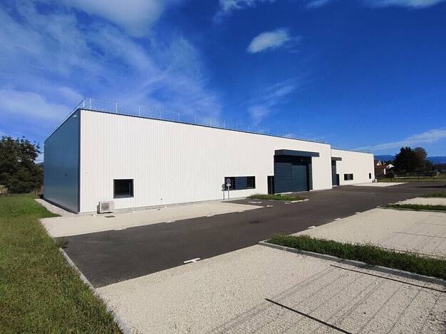Local d'activités à vendre 970 000 € 690 m² d'espace de stockage Aoste 38490