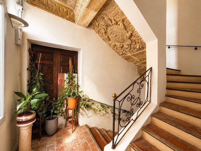 Appartement 8 pièces 150 m² · à Aix-en-Provence · 150 m² · 100 000 €