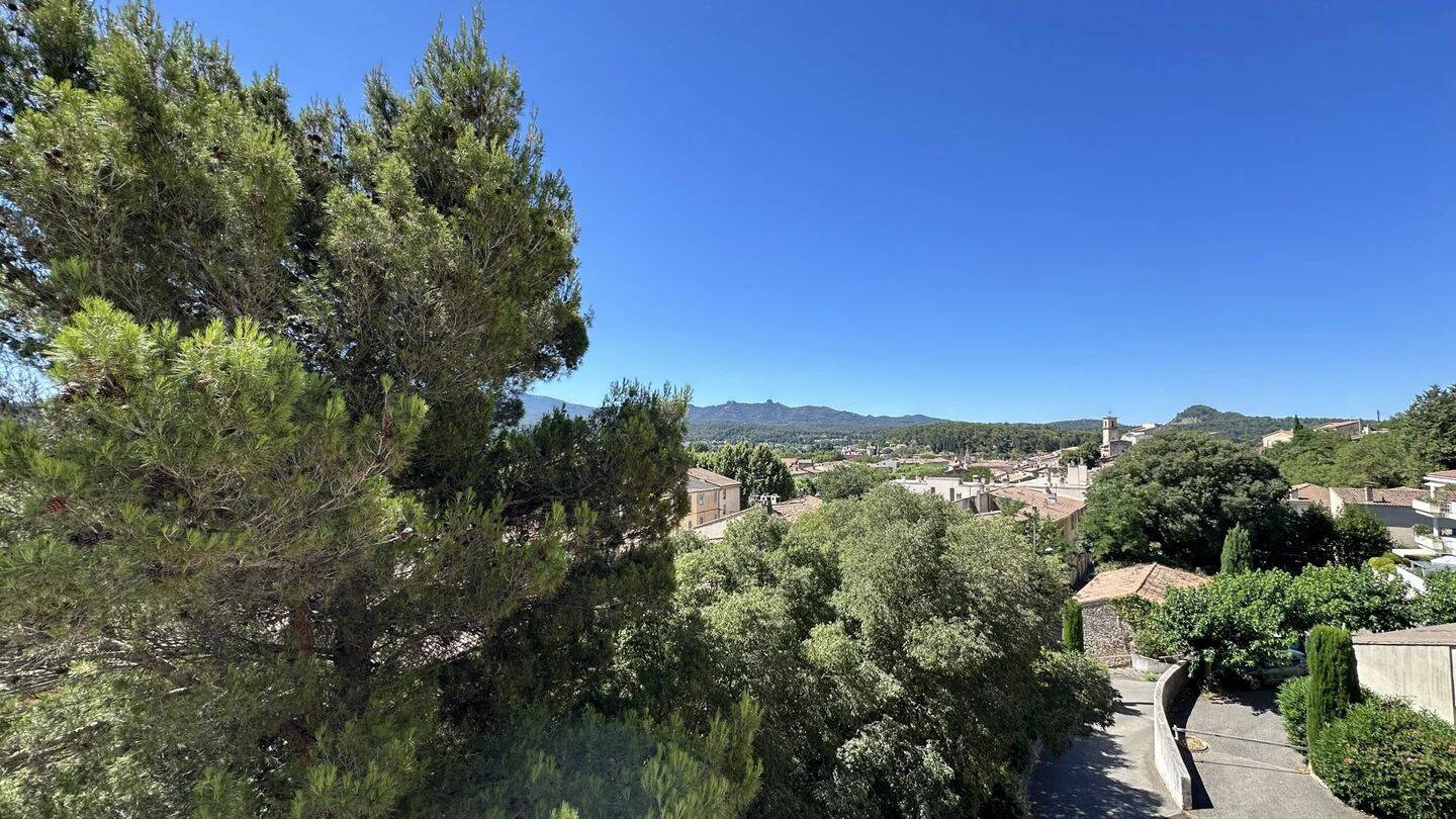 Appartement 3 pièces 93 m² · à Gardanne · 92,6 m² · 1 250 €