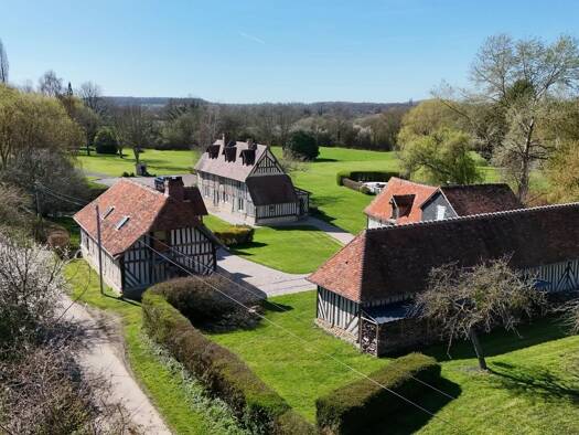 Maison à vendre 636 000 € 13 pièces 6 chambres 264 m² 30 290 m² de terrain Saint-Pierre-en-Auge 14140