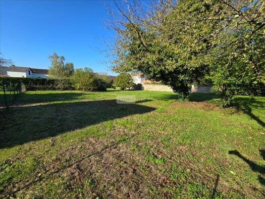 Terrain constructible viabilisé à vendre 143 100 € 1 176 m² de terrain Trois Cités Poitiers 86000