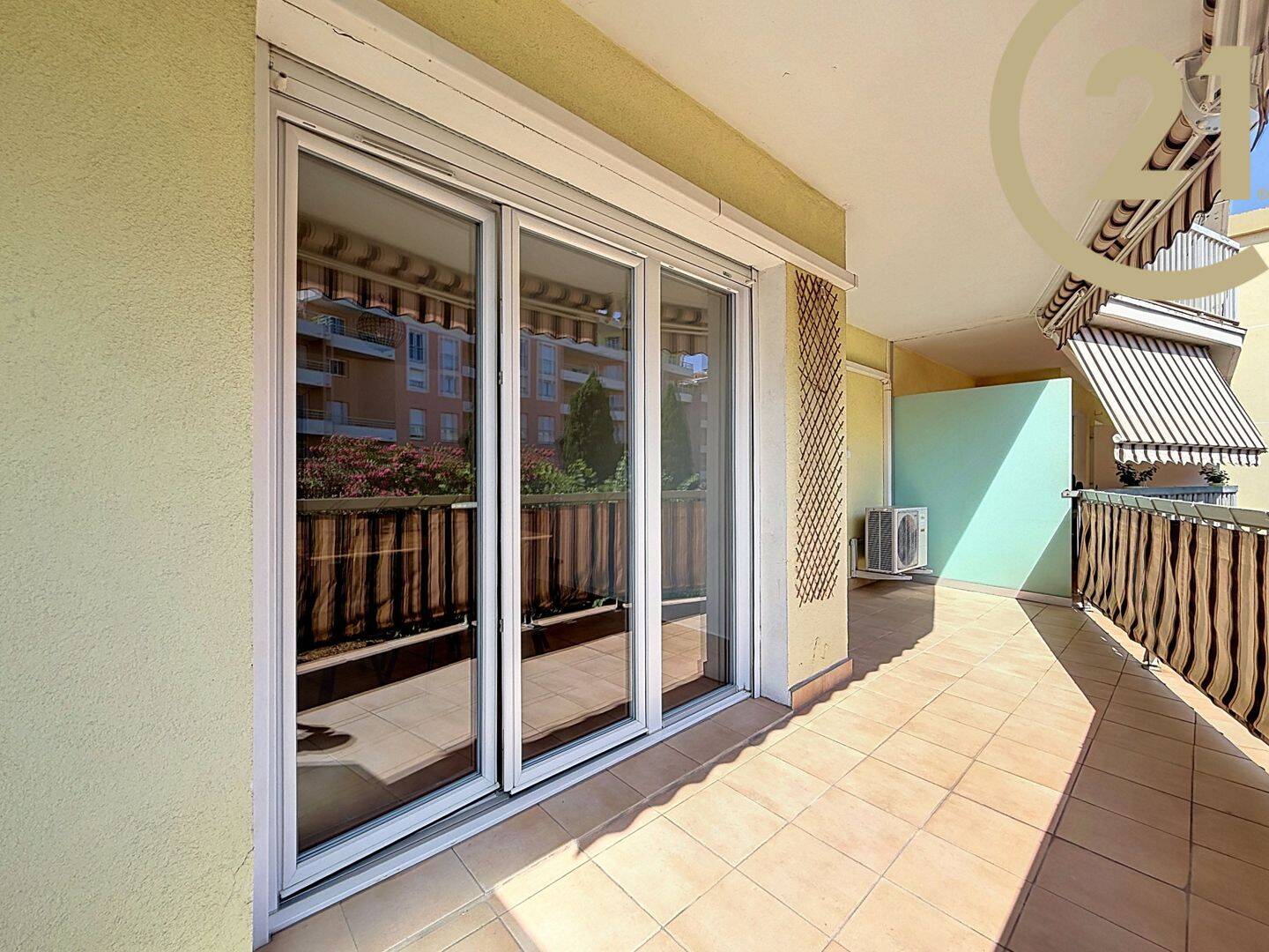 Appartement 3 pièces 64 m² · à Fréjus · 63,7 m² · 1 050 €