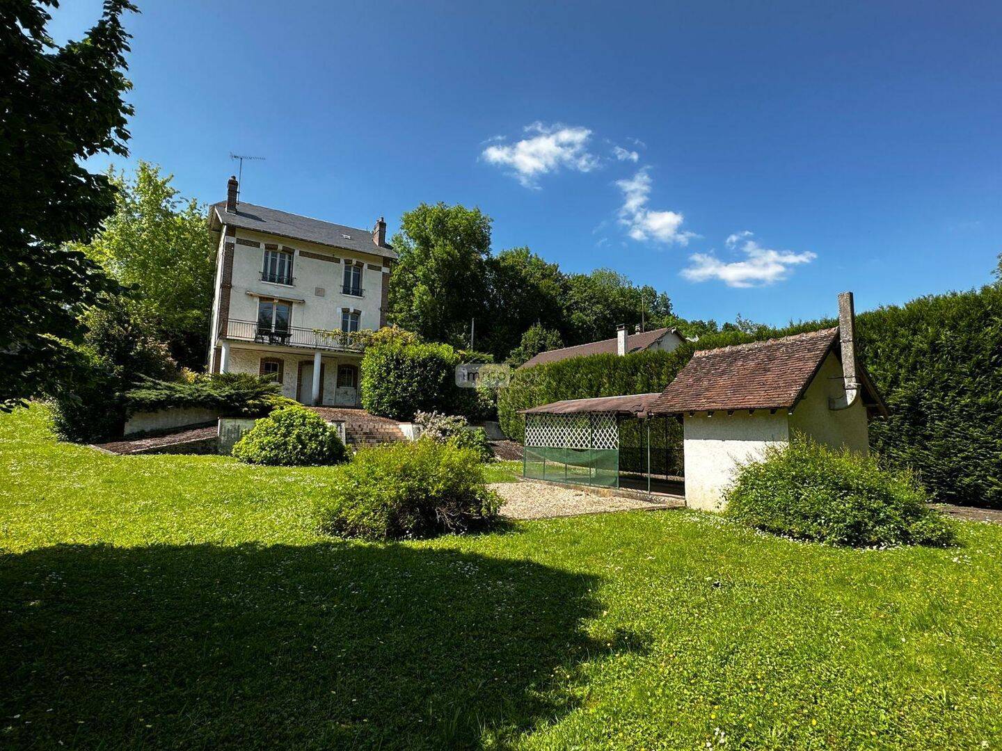 Maison 7 pièces 160 m² · à Saint-Julien-du-Sault · 160 m² · 297 000 €