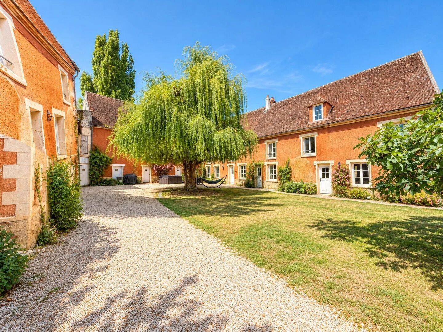 Maison 7 pièces 258 m² · à Crécy-la-Chapelle · 258 m² · 629 000 €