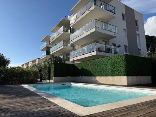 Appartement à louer 1 250 € 2 pièces 1 chambre 40 m² La Fontonne Antibes 06600