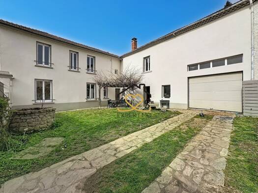Maison à vendre 189 000 € 9 pièces 5 chambres 176,1 m² 418 m² de terrain Saint-Dier-d'Auvergne 63520