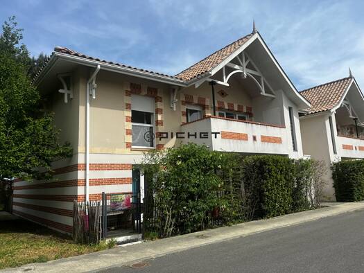 Appartement à vendre 222 600 € 3 pièces 2 chambres 62 m² 1er étage Audenge 33980