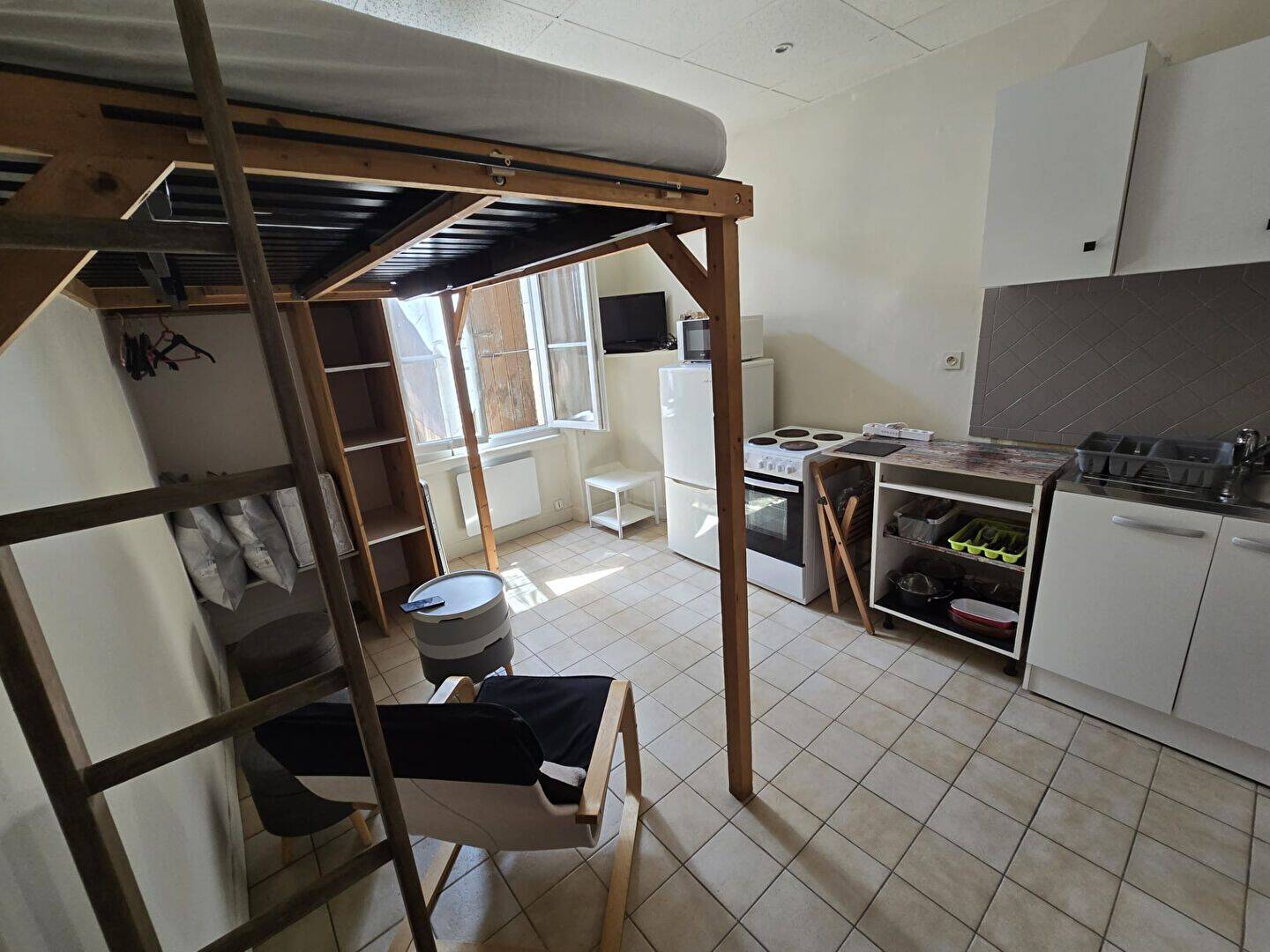 Appartement 1 pièce 14 m² · à Neuilly-en-Thelle · 13,5 m² · 350 €/mois