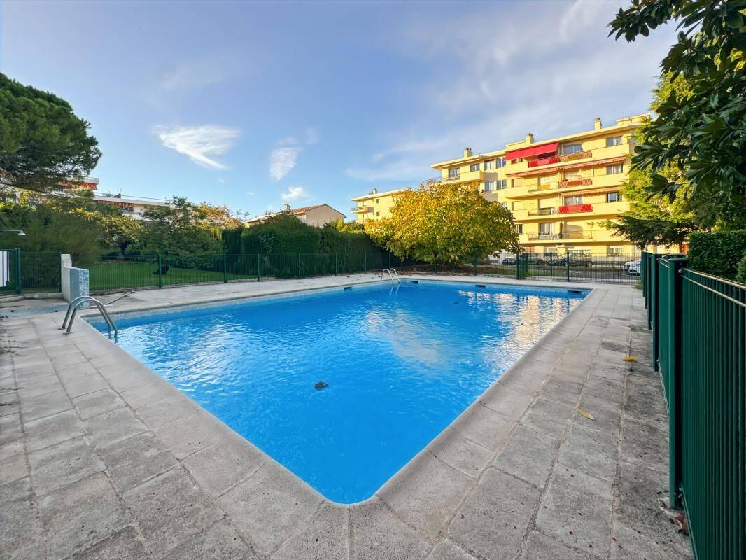Appartement 1 pièce 24 m² · à Antibes · 23,8 m² · 730 €
