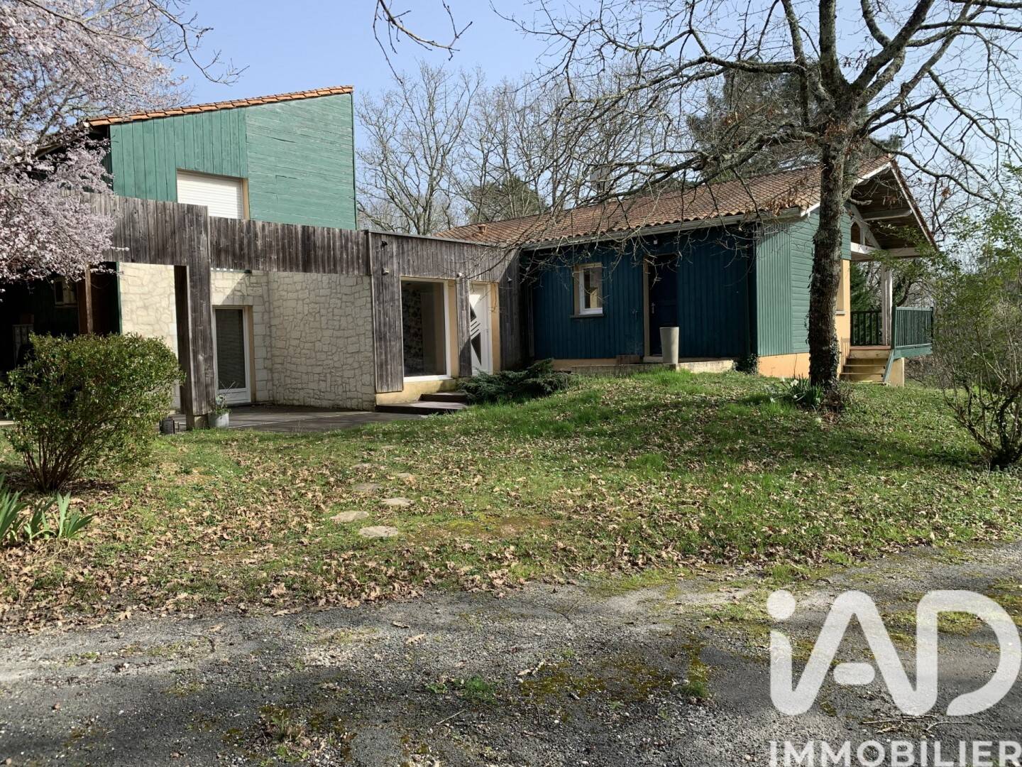 Maison 7 pièces 211 m² · à Bourgnac · 211 m² · 375 000 €