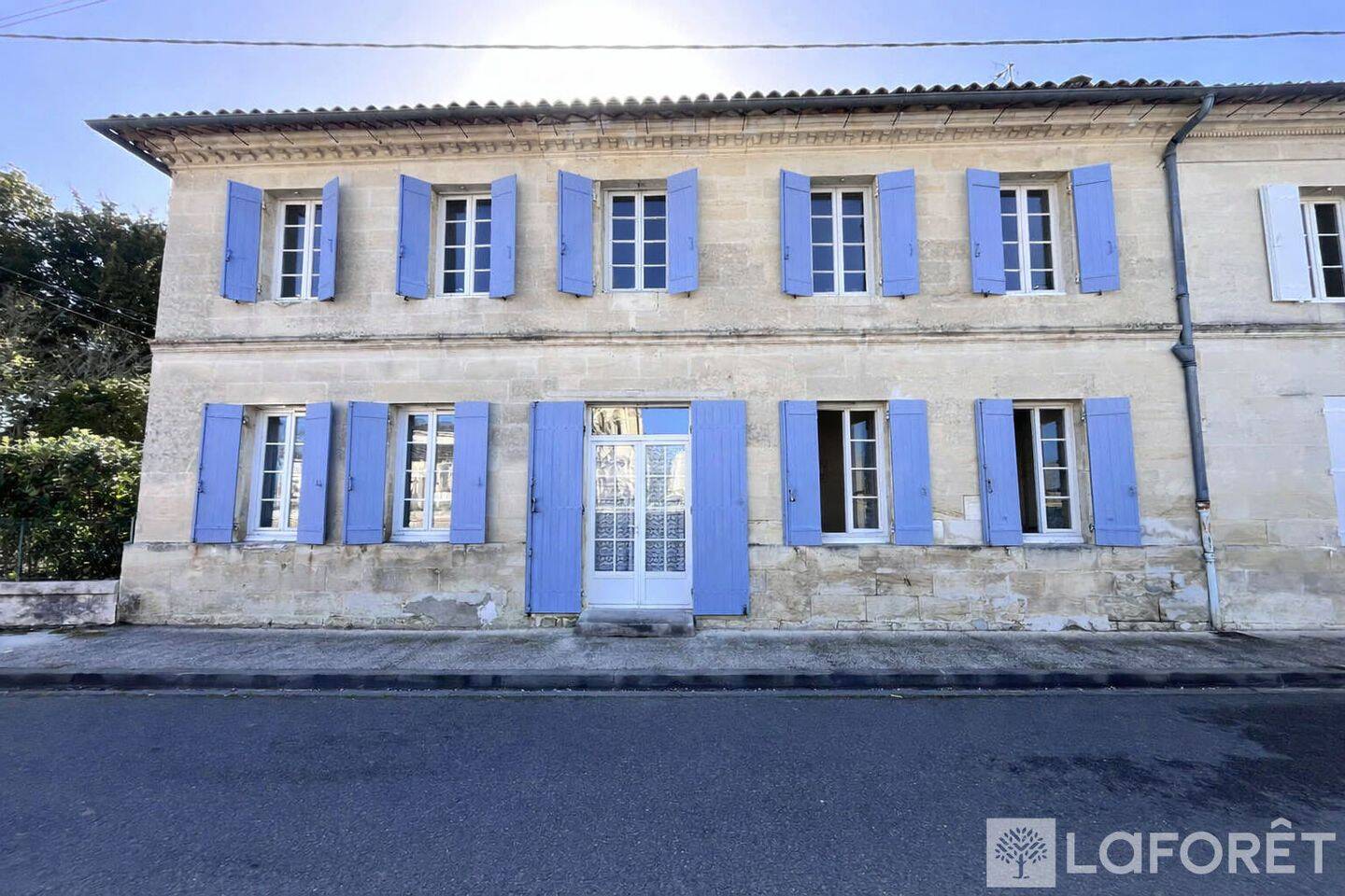 Maison 9 pièces 178 m² · à Sablons · 178 m² · 118 000 €