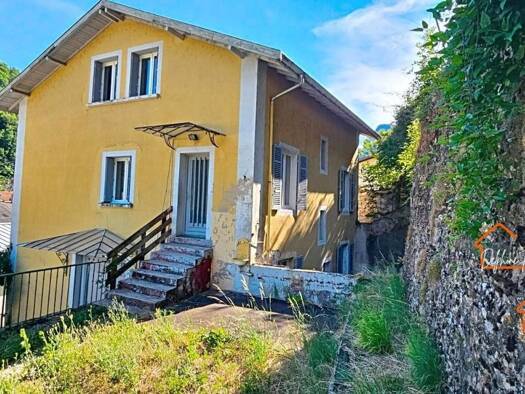 Maison à vendre 169 000 € 8 pièces 6 chambres 190 m² 608 m² de terrain Saint-Rambert-en-Bugey 01230