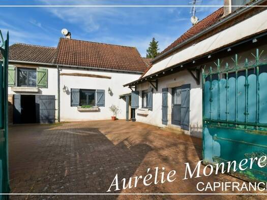 Maison à vendre 157 000 € 4 pièces 2 chambres 136 m² 762 m² de terrain Ainay-le-Vieil 18200