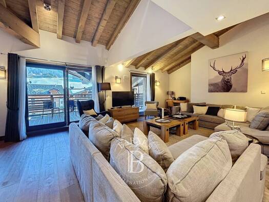 Appartement à vendre 1 730 000 € 6 pièces 5 chambres 147,2 m² Étage 3/3 Les Gets 74260