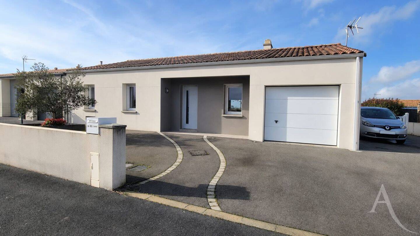 Maison 4 pièces 79 m² · à Saint-Étienne-du-Bois · 79 m² · 211 000 €