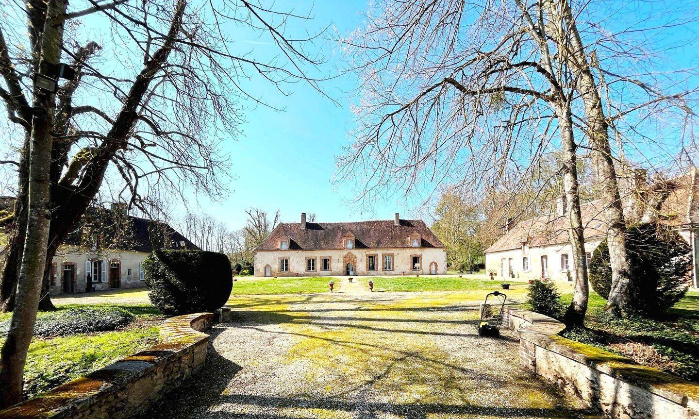 Maison 11 pièces 330 m² · à Sens · 330 m² · 850 000 €