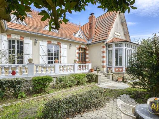 Maison de plain-pied à vendre 990 000 € 16 pièces 9 chambres 475 m² 1 700 m² de terrain Les Pins Saint-Brevin-les-Pins 44250