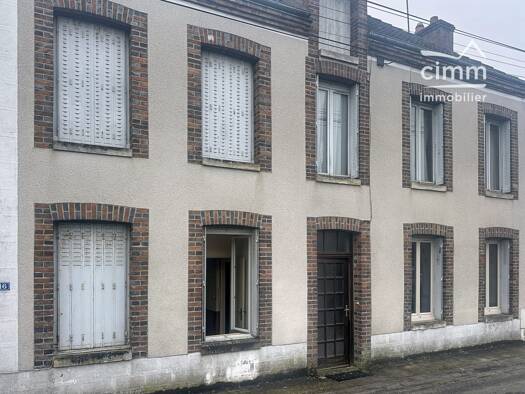 Immeuble à vendre 108 000 € 148 m² Amilly 45200