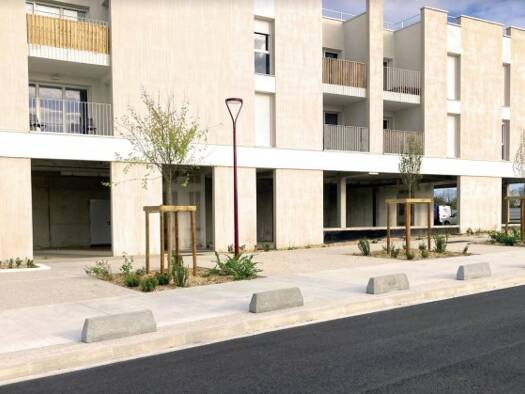 Local commercial à louer 852 € 109 m² de surface de vente Centre Bassens 33530