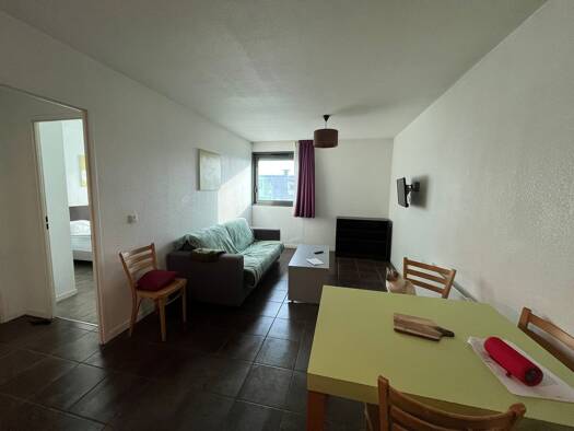 Appartement à louer 800 € 2 pièces 1 chambre 38 m² Étage 4/4 Bacalan Bordeaux 33300