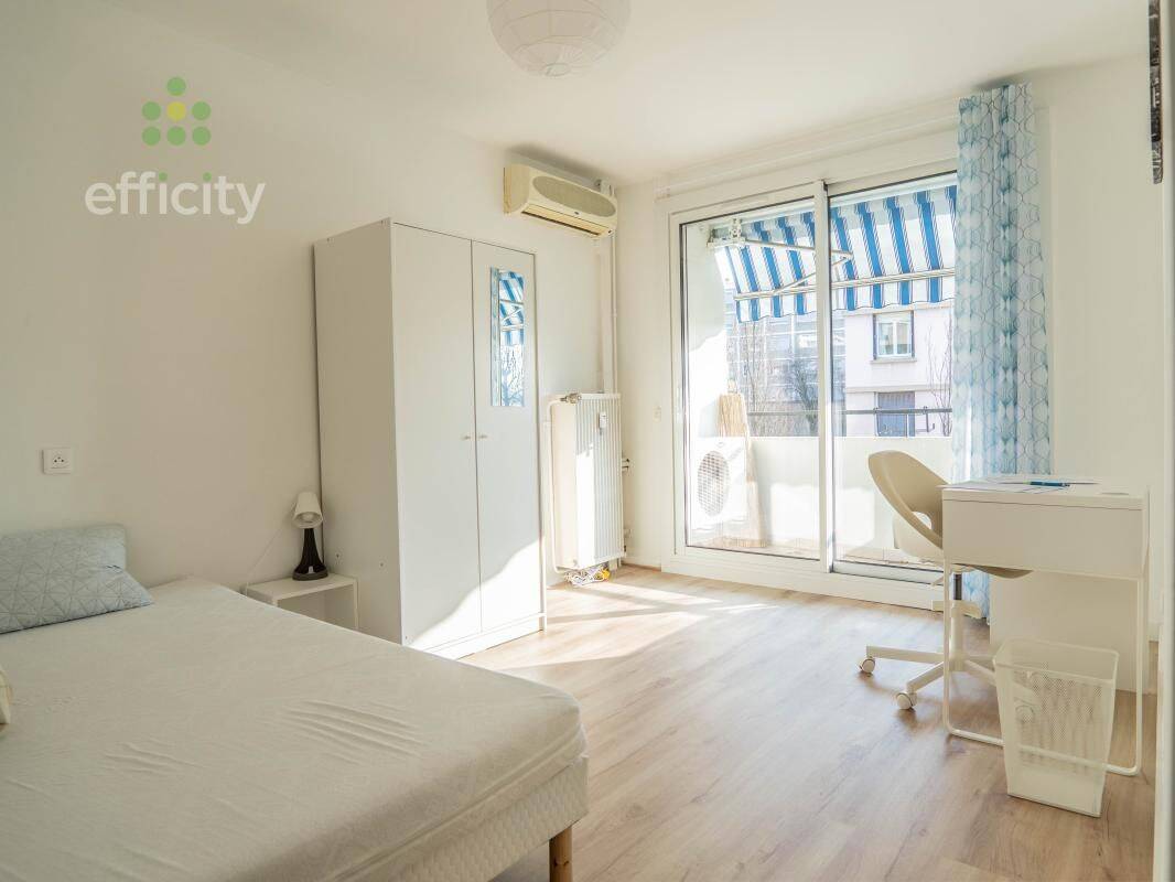 Appartement 1 pièce 81 m² · à Bron · 81 m² · 500 €