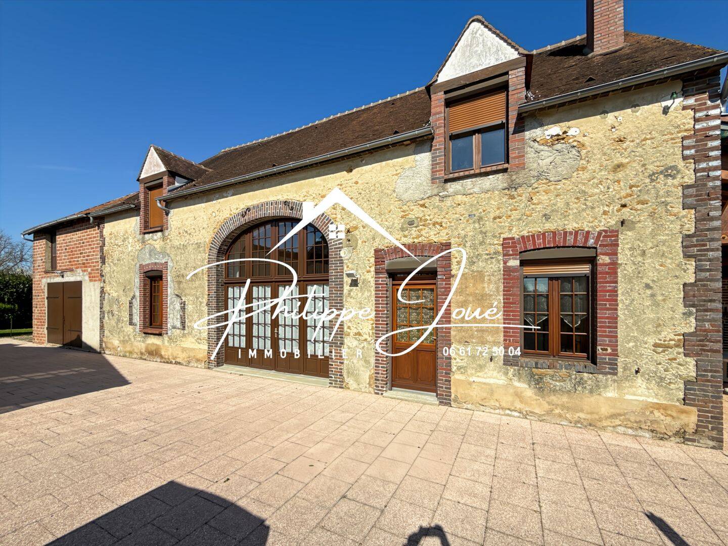 Maison 9 pièces 206 m² · à Racines · 206 m² · 169 000 €