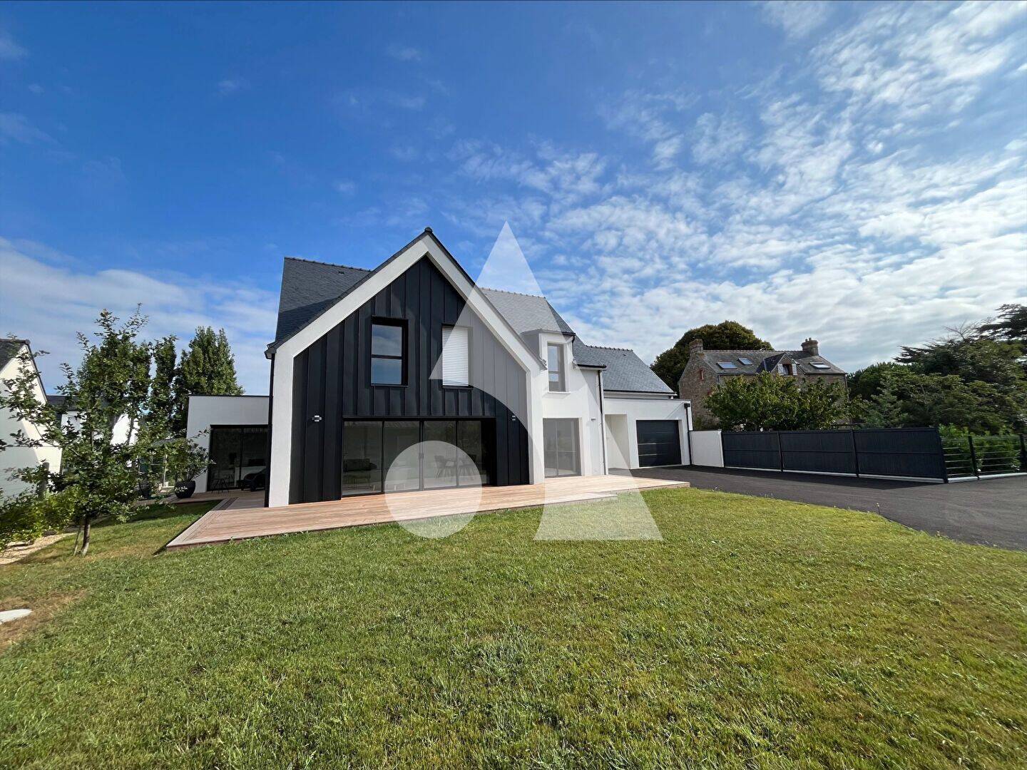 Maison 8 pièces 163 m² · à Plouhinec · 163 m² · 699 990 €
