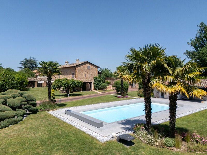 Maison 9 pièces 231 m² · à Charnay-lès-Mâcon · 231 m² · 985 000 €