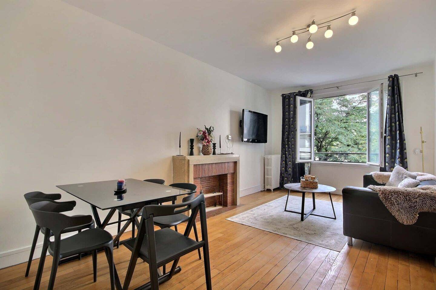 Appartement 3 pièces 98 m² · à Paris 17ème Arrondissement · 98 m² · 4 028 €