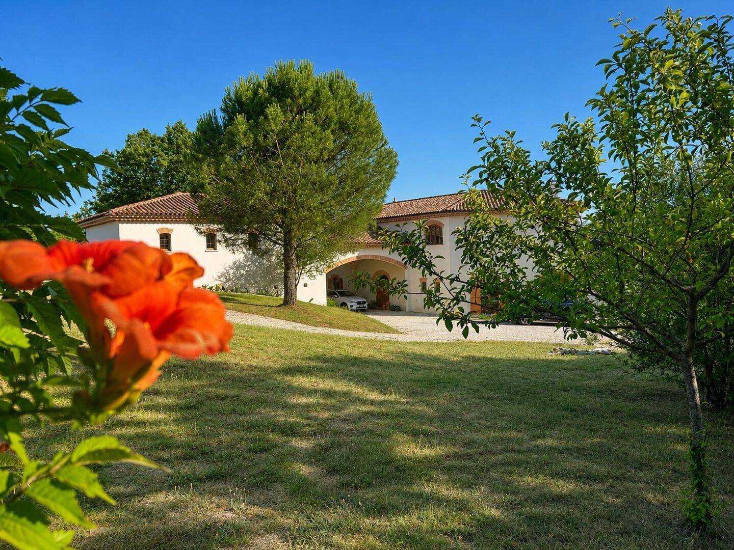 Maison 8 pièces 520 m² · à Laroque-Timbaut · 520 m² · 1 050 000 €