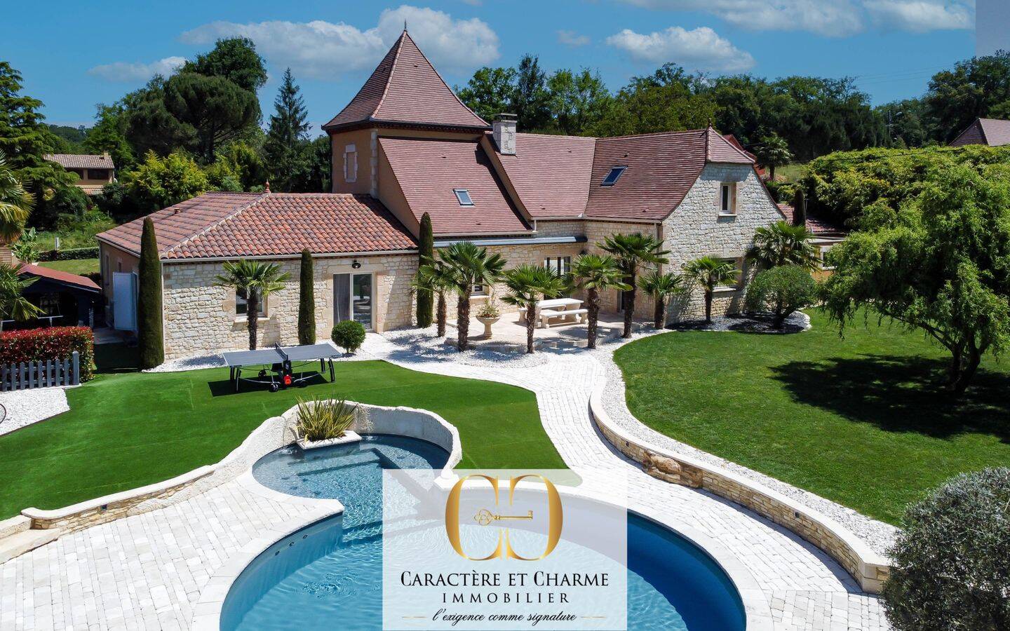 Maison 8 pièces 316 m² · à Gourdon · 316 m² · 890 000 €