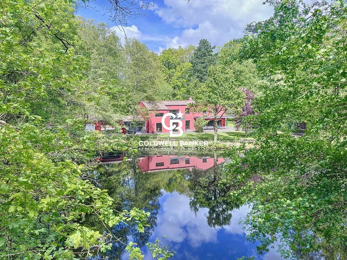 Maison 11 pièces 501 m² · à La Roche-sur-Yon · 500,9 m² · 1 990 000 €