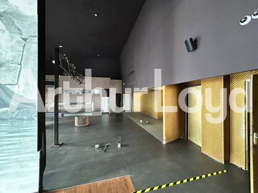 Local commercial à louer 6 667 € 432 m² de surface de vente Centre Lesquin 59810