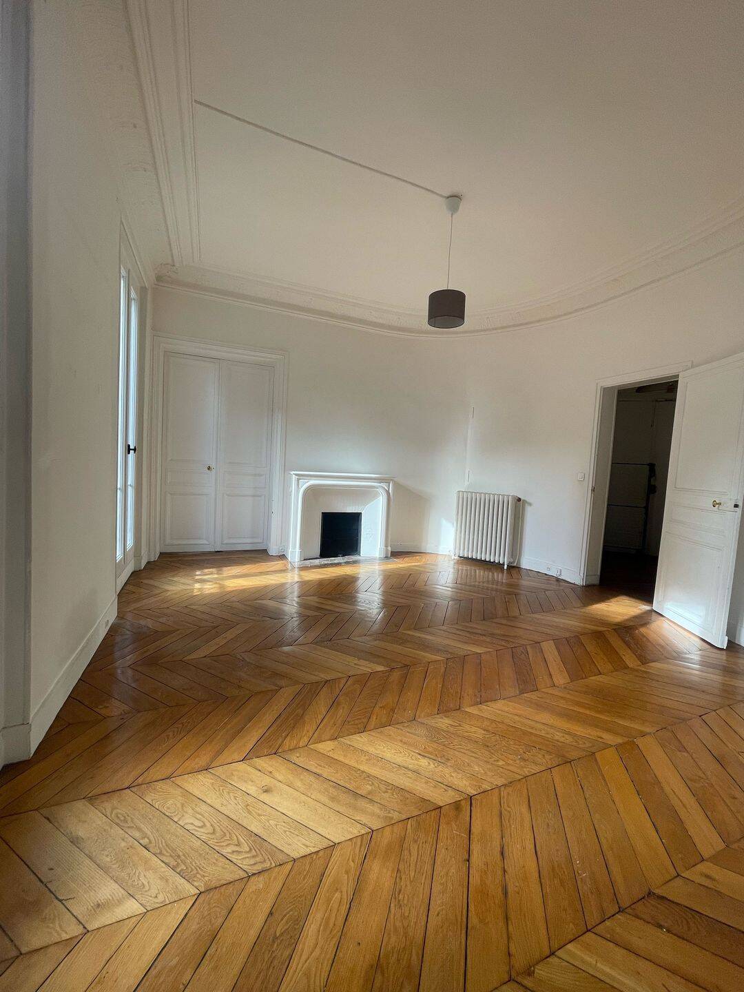 Appartement 4 pièces 118 m² · à Paris 16ème Arrondissement · 118 m² · 3 514 €