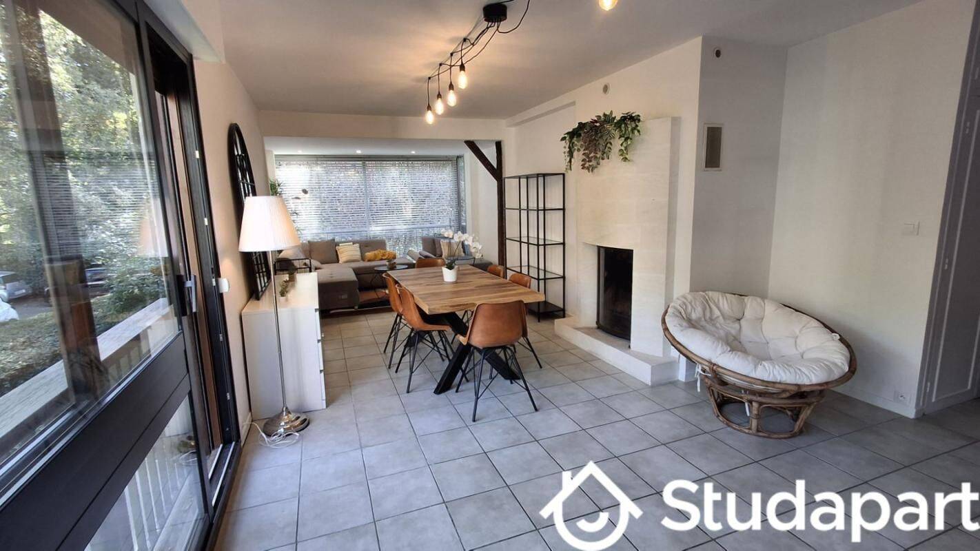1 pièce 10 m² · à Fontenay-le-Fleury · 10 m² · 650 €/mois