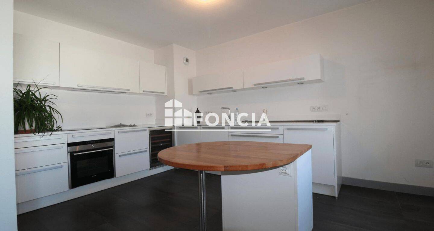 Appartement 3 pièces 84 m² · à Grenoble · 83,8 m² · 1 304 €/mois