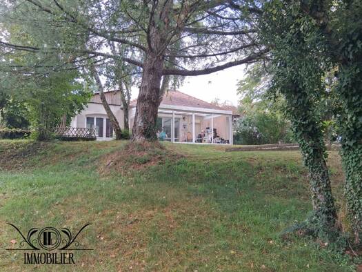 Maison de plain-pied à vendre 132 000 € 4 pièces 2 chambres 96 m² 2 098 m² de terrain Saint-Brisson-sur-Loire 45500