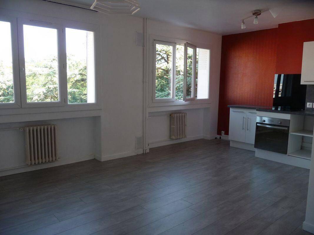 Appartement 2 pièces 48 m² · à Saint-Étienne · 48 m² · 550 €