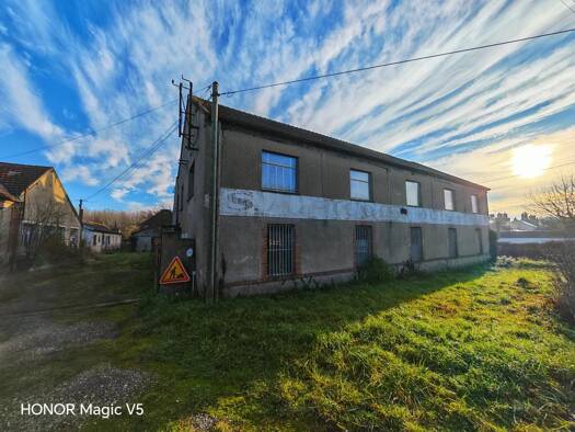 Immeuble à vendre 284 000 € 2 850 m² Mehun-sur-Yèvre 18500