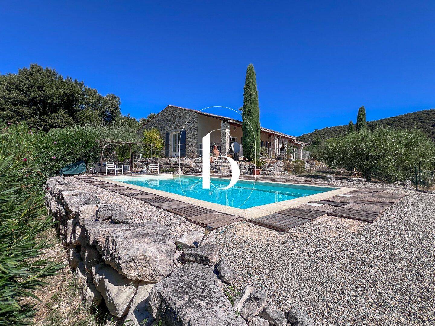 Maison 4 pièces 100 m² · à Goudargues · 100 m² · 369 000 €