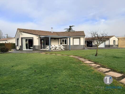 Maison de plain-pied à vendre 243 500 € 5 pièces 3 chambres 97 m² 1 168 m² de terrain Vertheuil 33180