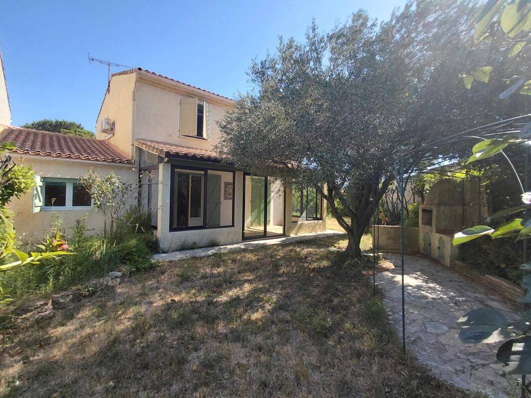 Maison 4 pièces 102 m² · à Saint-Martin-de-Crau · 102,4 m² · 1 300 €/mois