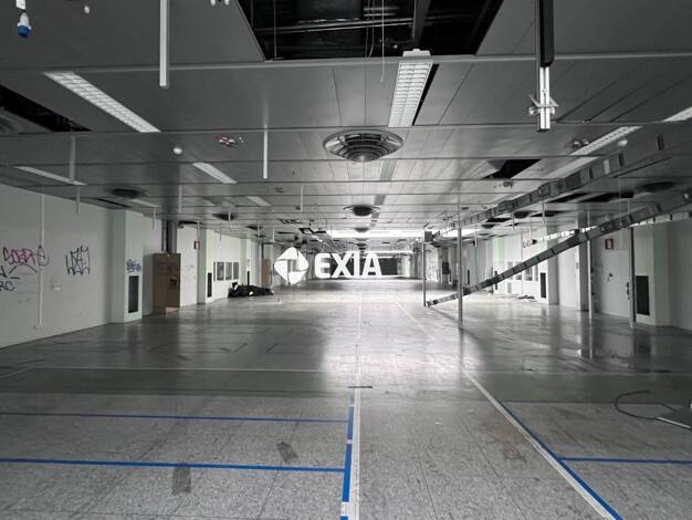 Local d'activités à vendre 1 € 5 000 m² d'espace de stockage Saint-Cyr-en-Val 45590