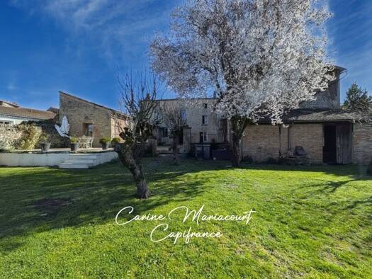 Maison à vendre 445 000 € 9 pièces 4 chambres 238 m² 1 741 m² de terrain Sud Saint-Maixent-l'École 79400