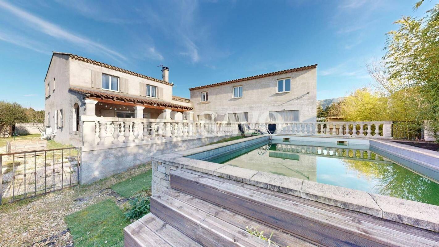 Maison 10 pièces 231 m² · à Taillades · 231 m² · 545 000 €
