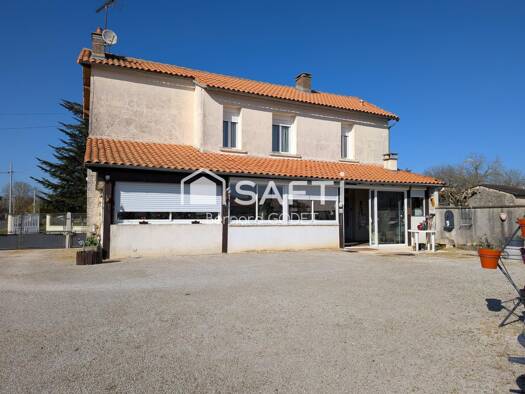 Maison à vendre 172 000 € 4 pièces 2 chambres 122 m² 2 710 m² de terrain Verteuil-sur-Charente 16510