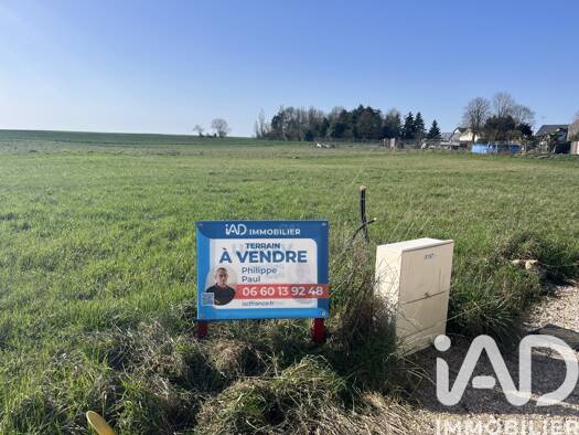 Terrain constructible viabilisé à vendre 47 900 € 812 m² de terrain Cravant 45190