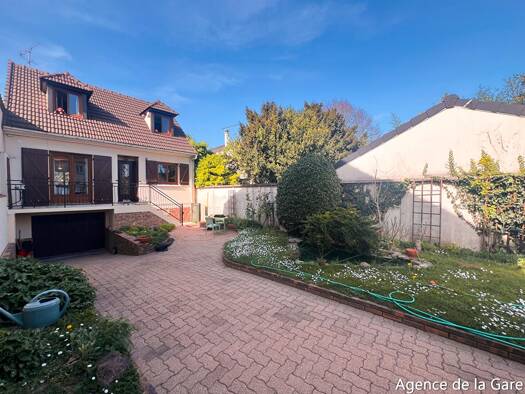 Maison à vendre 650 000 € 6 pièces 4 chambres 101 m² 710 m² de terrain Village Doumer Carrières-sur-Seine 78420