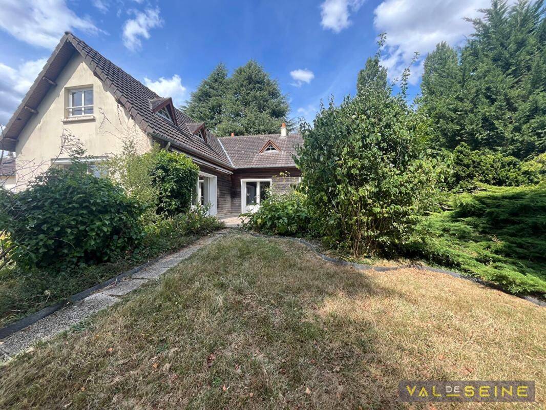 Maison 8 pièces 180 m² · à Quincampoix · 180 m² · 399 000 €