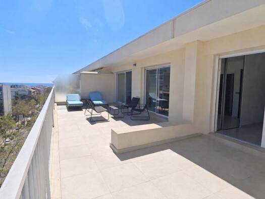 Appartement à vendre 735 000 € 3 pièces 2 chambres 80 m² Étage 8/8 Carnot Cannes 06400